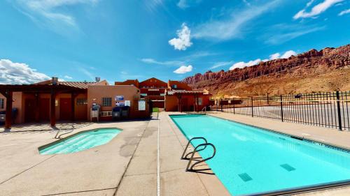 Moab South Valley House | Cairn House #4A7