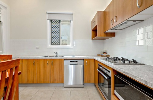 Parramatta Park House | Cairns Central Walking Distance Upstairs
