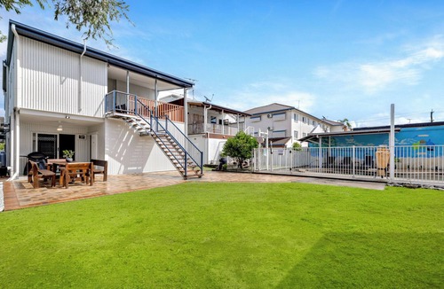 Parramatta Park House | Cairns Central Walking Distance "Downstairs"