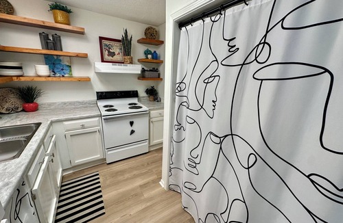 Milton Apartment | Cajun Cutie Quarters - Laissez Les Bon Temps Rouler.Let The Good Times Roll