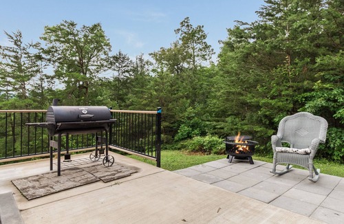 Pittman Center Cabin | Cajun Spice | Outdoor Spaces, Hot Tub, Fire Pit