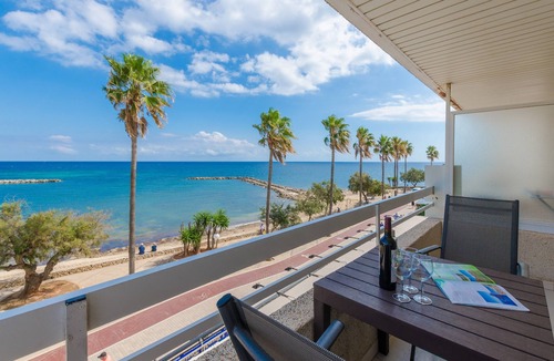 Cala Bona House | CALA BONA CALM & BEACH - Apartment in front of the beach of CALA BONA. Free WiFi