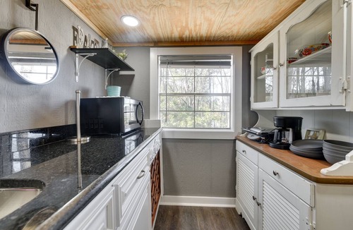 Sunset Beach Apartment | Calabash Studio Cabin, 4 Mi to Sunset Beach!