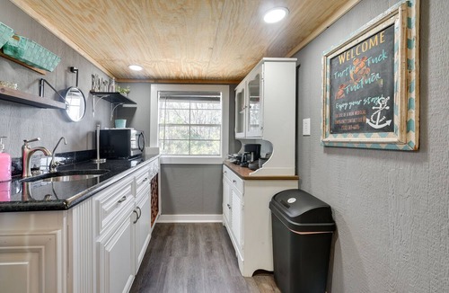 Sunset Beach Apartment | Calabash Studio Cabin, 4 Mi to Sunset Beach!