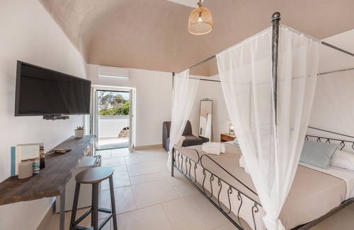 Procida Bed & Breakfast | Calacala rooms, restaurant & farm experience