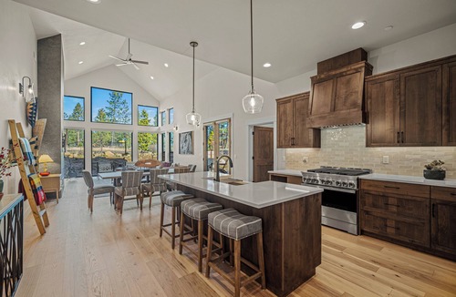 Sunriver Cabin | Caldera Hideaway with Access to Exclusive Golf