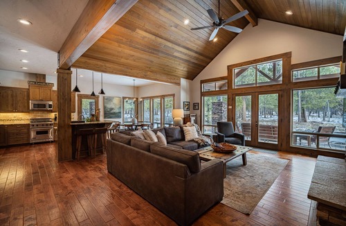 Sunriver House | Caldera Springs Aug. 16-23 AVAILABLE Happiness Is Just Around The Bend!