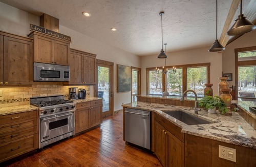 Sunriver House | Caldera Springs Aug. 16-23 AVAILABLE Happiness Is Just Around The Bend!