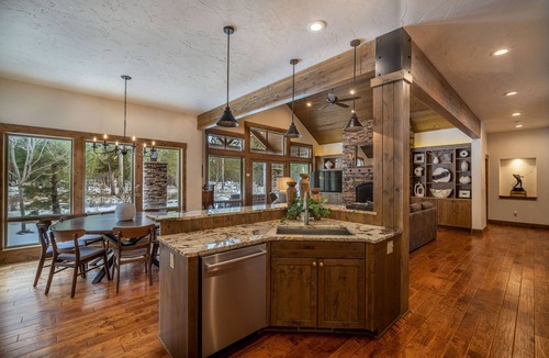 Sunriver House | Caldera Springs Aug. 16-23 AVAILABLE Happiness Is Just Around The Bend!