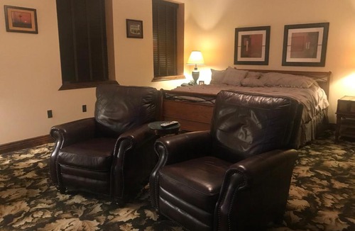 Caldwell Hotel | Caldwell Messenger Suites