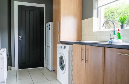 Bathgate House | Caledonia Luxe Stays Short Lets Agency Bathgate