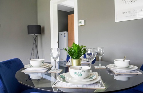 Bathgate House | Caledonia Luxe Stays Short Lets Agency Bathgate