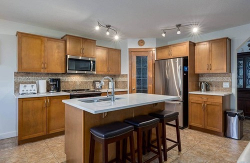 Kincora House | Calgary Haven - 3 BR + Bonus Room | Parkin | BBQ |