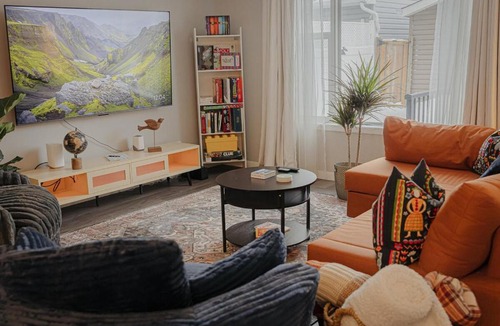 Auburn Bay House | Calgary Peaceful Home with Modern Office Near Hospital and YMCA