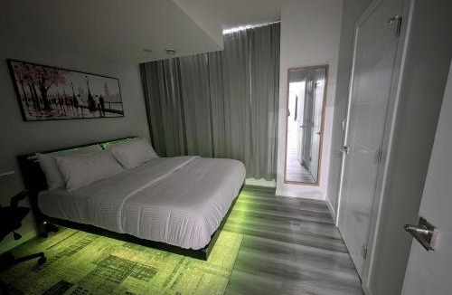 Calgary Apartment | Calgary Serene Suite - 19mins from airport, 1hr to Banff, 85" Cinema, Fibre WiFi, Full Kitchen
