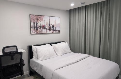 Calgary Apartment | Calgary Serene Suite - 19mins from airport, 1hr to Banff, 85" Cinema, Fibre WiFi, Full Kitchen