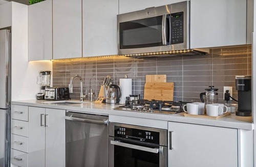 Connaught Apartment | Calgary Tower View | Central DT | Gym