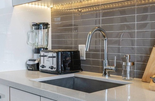 Connaught Apartment | Calgary Tower View | Central DT | Gym