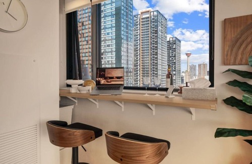 Connaught Apartment | Calgary Tower View |King Bed | 2BR |AC |Gym