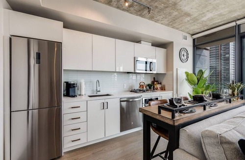 Connaught Apartment | Calgary Tower View | Mins to Saddledome | Gym