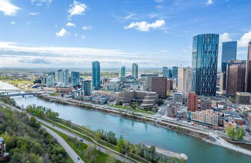 Crescent Heights Apartment | Calgary Tower View with Rooftop Patio & UG Parking