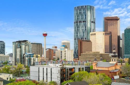 Crescent Heights Apartment | Calgary Tower View with Rooftop Patio & UG Parking