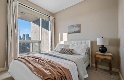 Victoria Park Apartment | Calgary Tower Views / King Bed 2BR with UG Parking, Downtown, Walk to Saddledome