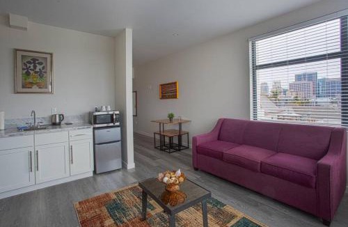 Bankers Hill Hotel | Cali King Size One Bedroom Luxurious Suite in DTSD