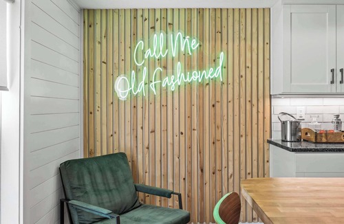 Bardstown House | Call Me Old Fashioned! *Heart of Bardstown Square*