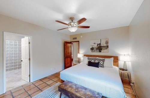 Sabino Shadows House | Calle Bartinez Oasis