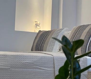 Ermoupoli Apartment | Calm Joy & J - Bee