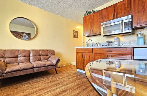 Waikiki Apartment | Calm, Quiet, New, & Clean Waikiki Queen Bed Studio - WAIKIKI GRAND HOTEL® 804