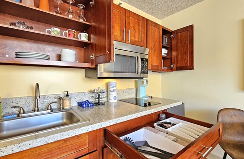Waikiki Apartment | Calm, Quiet, New, & Clean Waikiki Queen Bed Studio - WAIKIKI GRAND HOTEL® 804