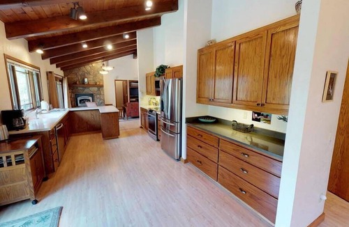 Sunriver House | Calm River Oasis with Access to The Cove