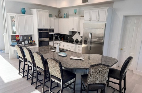 Sandy Point House | Calm Waters – Private 6BR Beachfront Villa w/Pool & Rooftop View - North Caicos