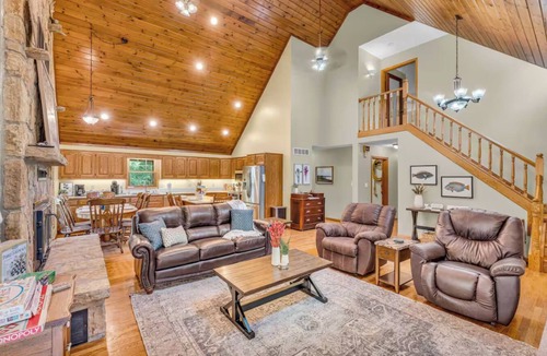Grantville Cabin | Calming Cabin near Perry Lake