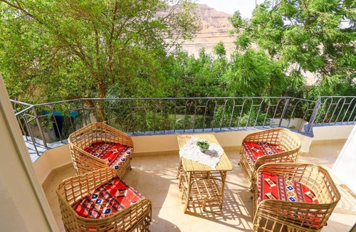 Luxor Apartment | calming valley