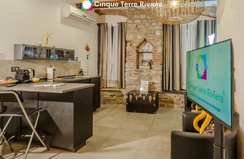 Vernazza Apartment | Camaella Luxury Studio