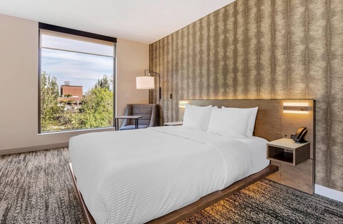 Pearl District Hotel | Cambria Hotel Portland - Pearl District