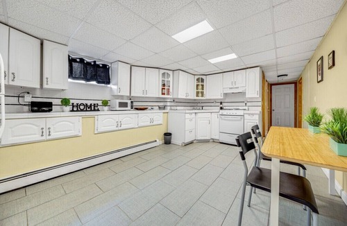 Cambridge Apartment | Cambridge 2BD 2BTH Basement Apt with Parking