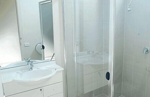 Stanmore Hostel | Cambridge Lodge - Hostel