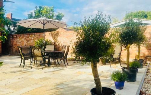 Warwick House | Cambridge Villa