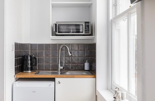 Camden Town with Primrose Hill Apartment | Camden Town Modern Studios