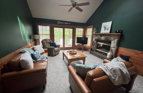 Tannersville House | Camelback Mt View! Beautiful - 4bd 3bth Private Home