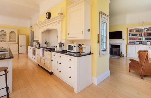 Saltash Villa | Camellia Manor - Twelve Bedroom Villa, Sleeps 24