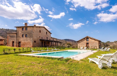Simignano Apartment | Camera Castello – Agriturismo la Taverna di Celsa with Shared Pool