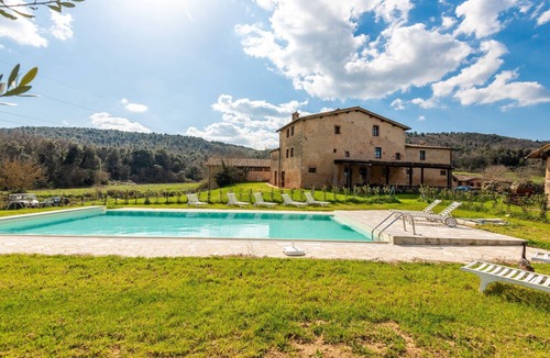 Simignano Apartment | Camera Castello – Agriturismo la Taverna di Celsa with Shared Pool