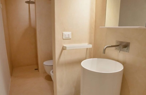 Lecce Apartment | Camera matrimoniale, ambiente ricercato, arredato ed impreziosito.