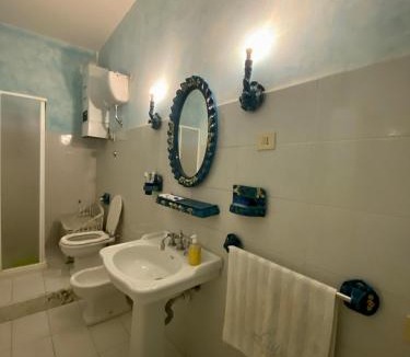 Vicovaro House | Camera matrimoniale e bagno privato Vicovaro