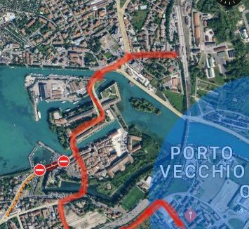 Peschiera del Garda House | Camera Monica